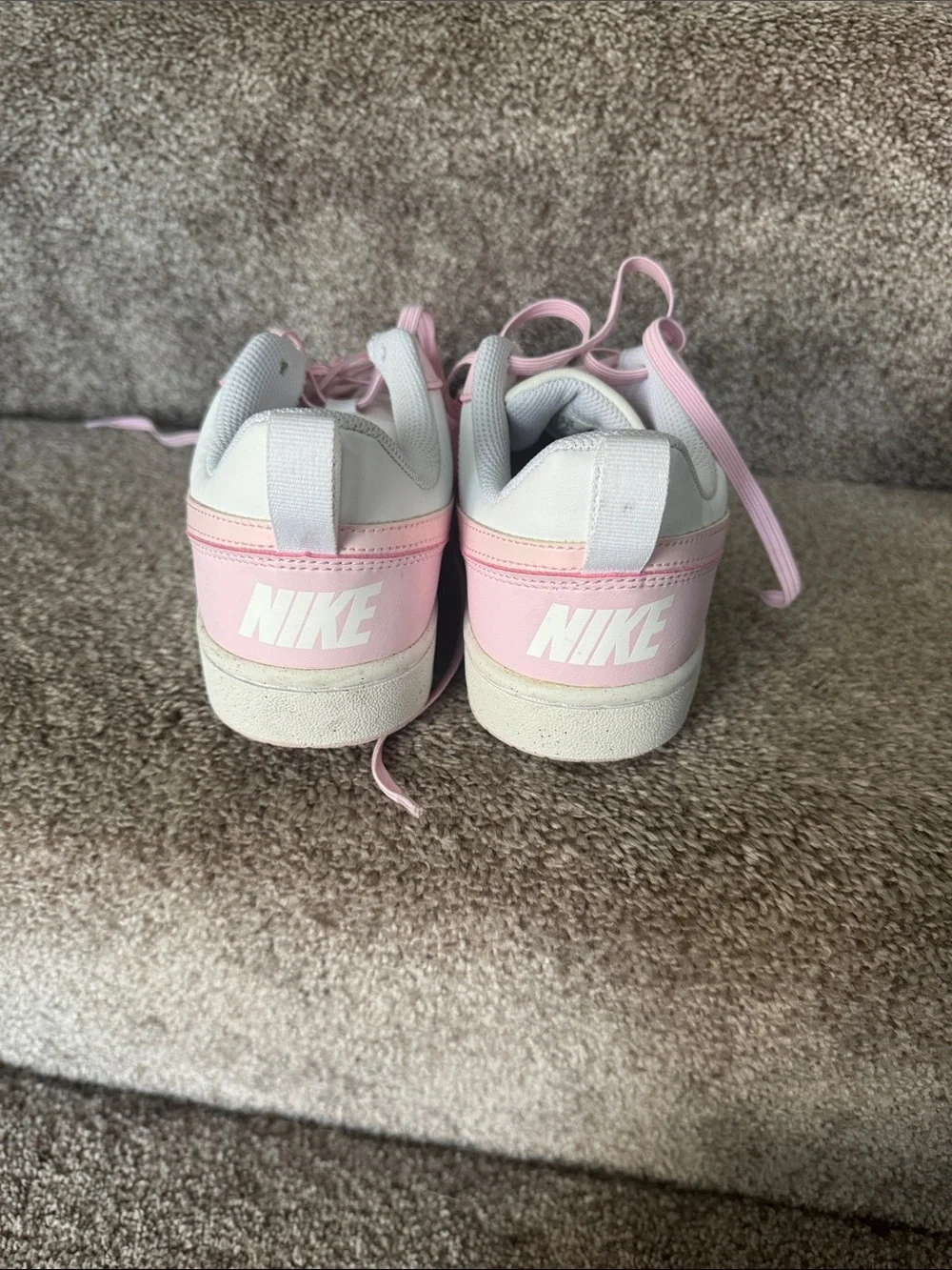 Nike Kids Low-Top Sneakers in Pink and White